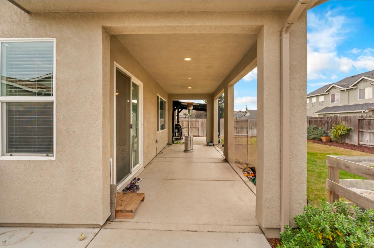 203 River Pointe Dr, Waterford, CA 95386