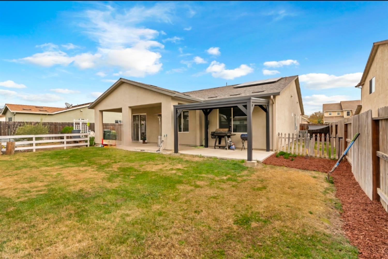 203 River Pointe Dr, Waterford, CA 95386