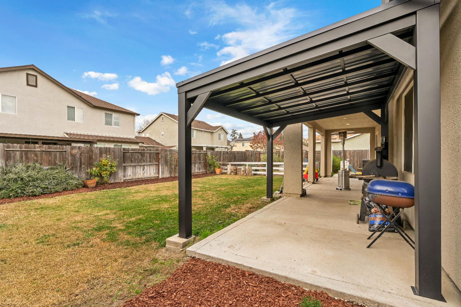 203 River Pointe Dr, Waterford, CA 95386