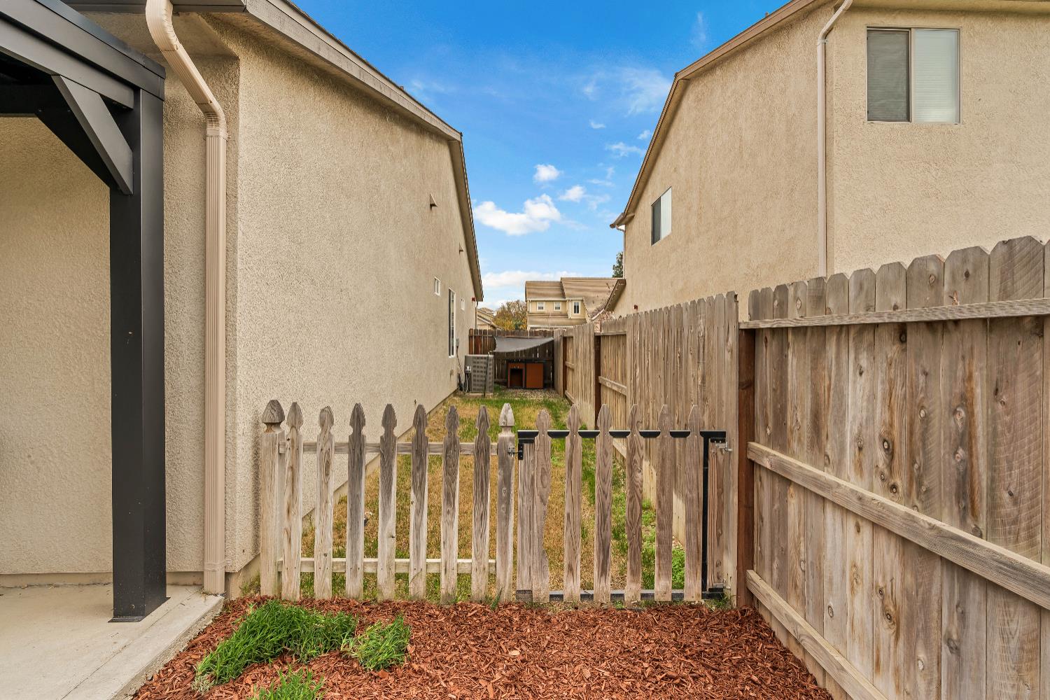 203 River Pointe Dr, Waterford, CA 95386