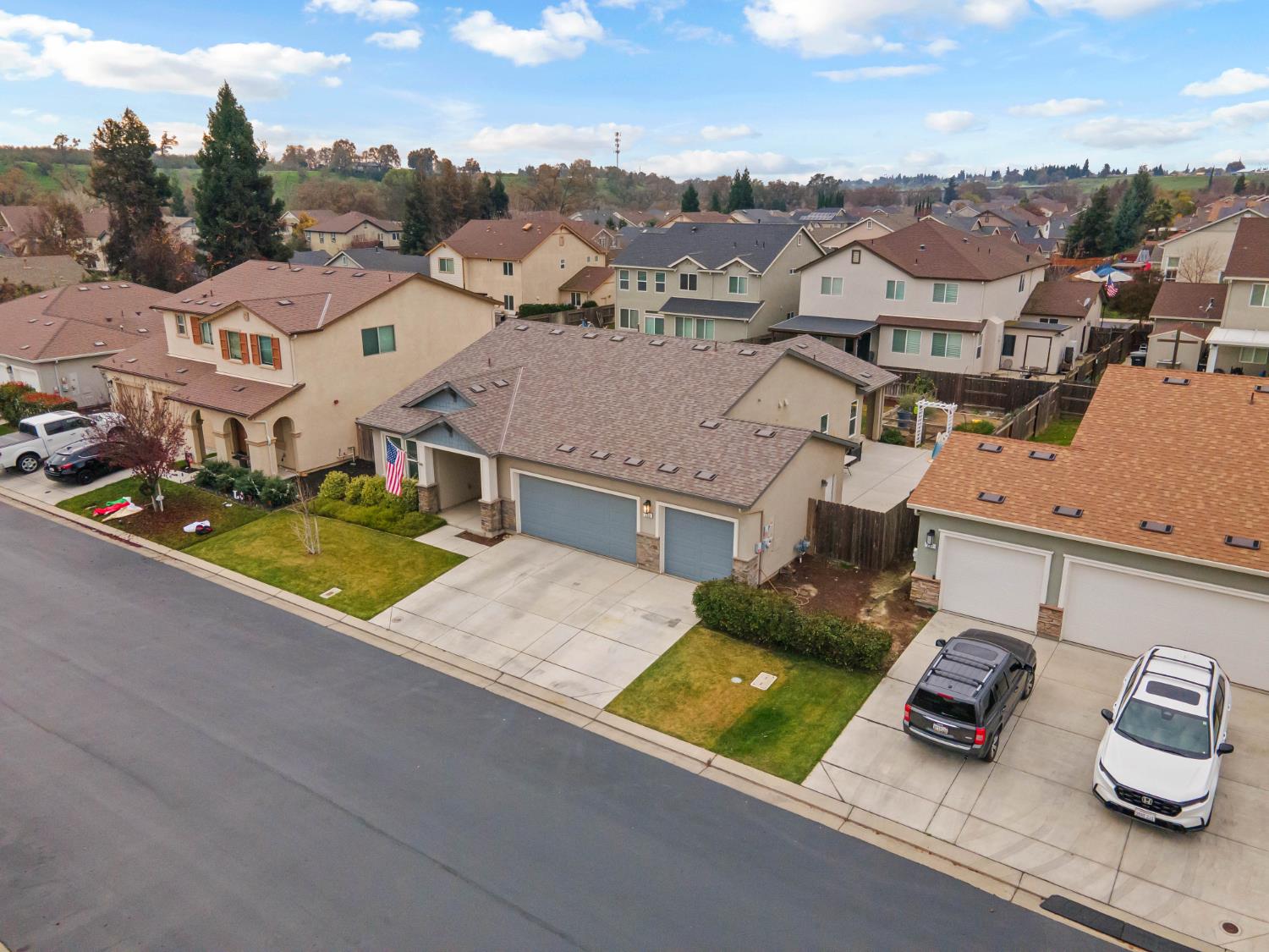 203 River Pointe Dr, Waterford, CA 95386