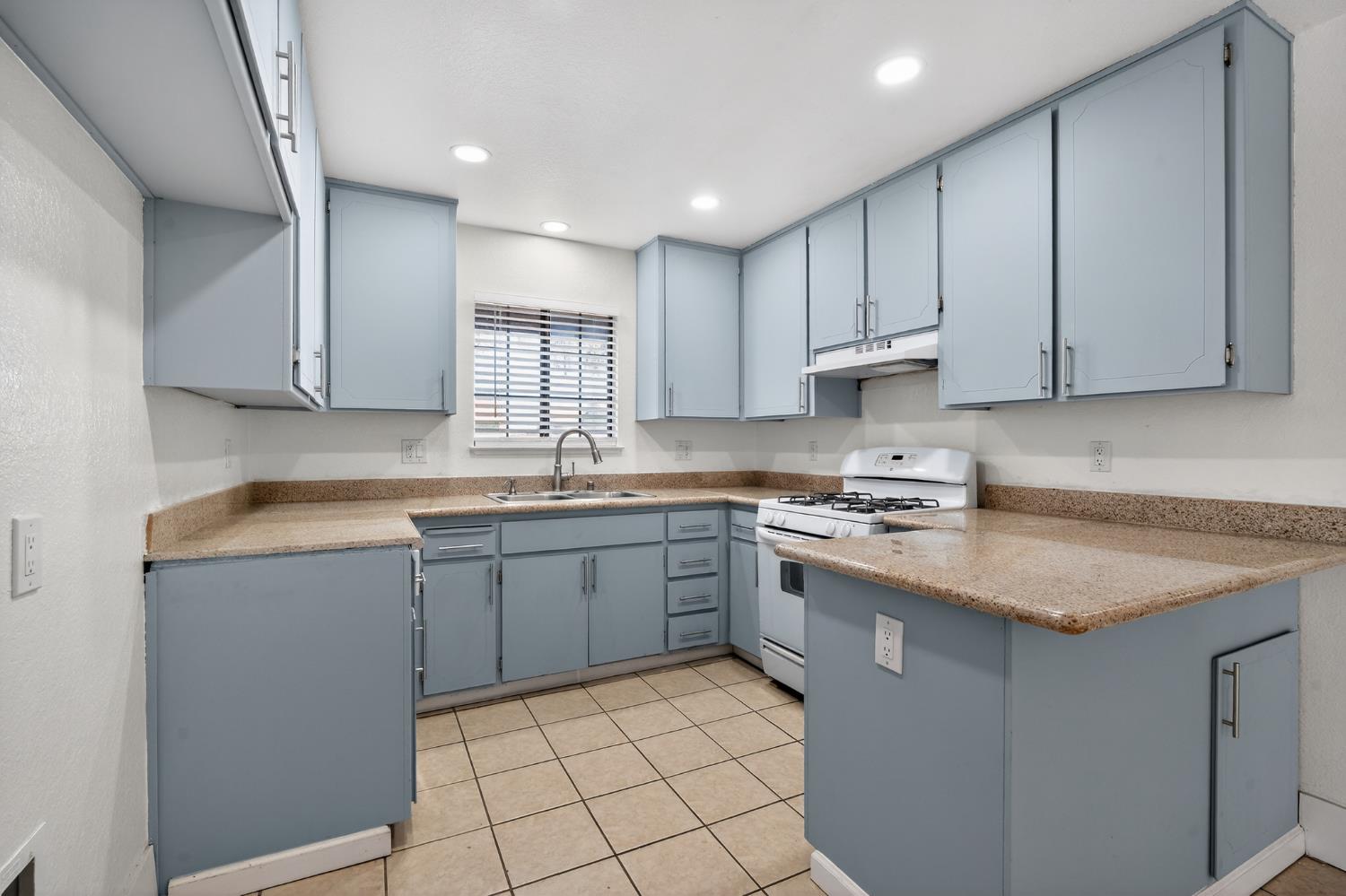 2016 Nimrood Dr, Ceres, CA 95307