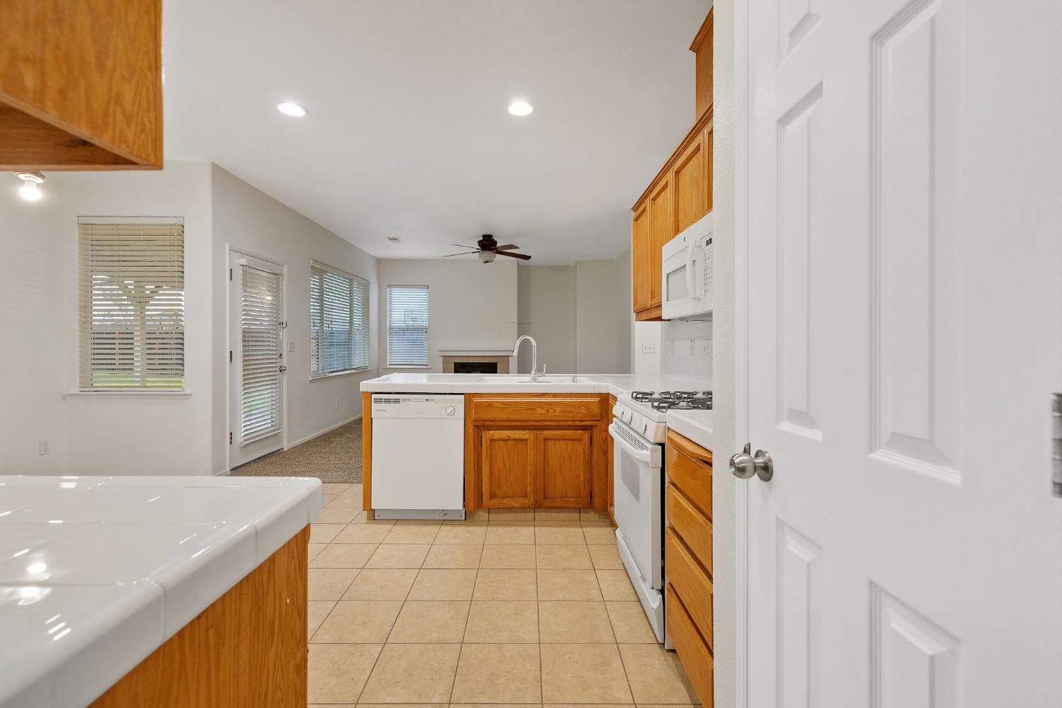 3232 N Zion Cir, Hanford, CA 93230