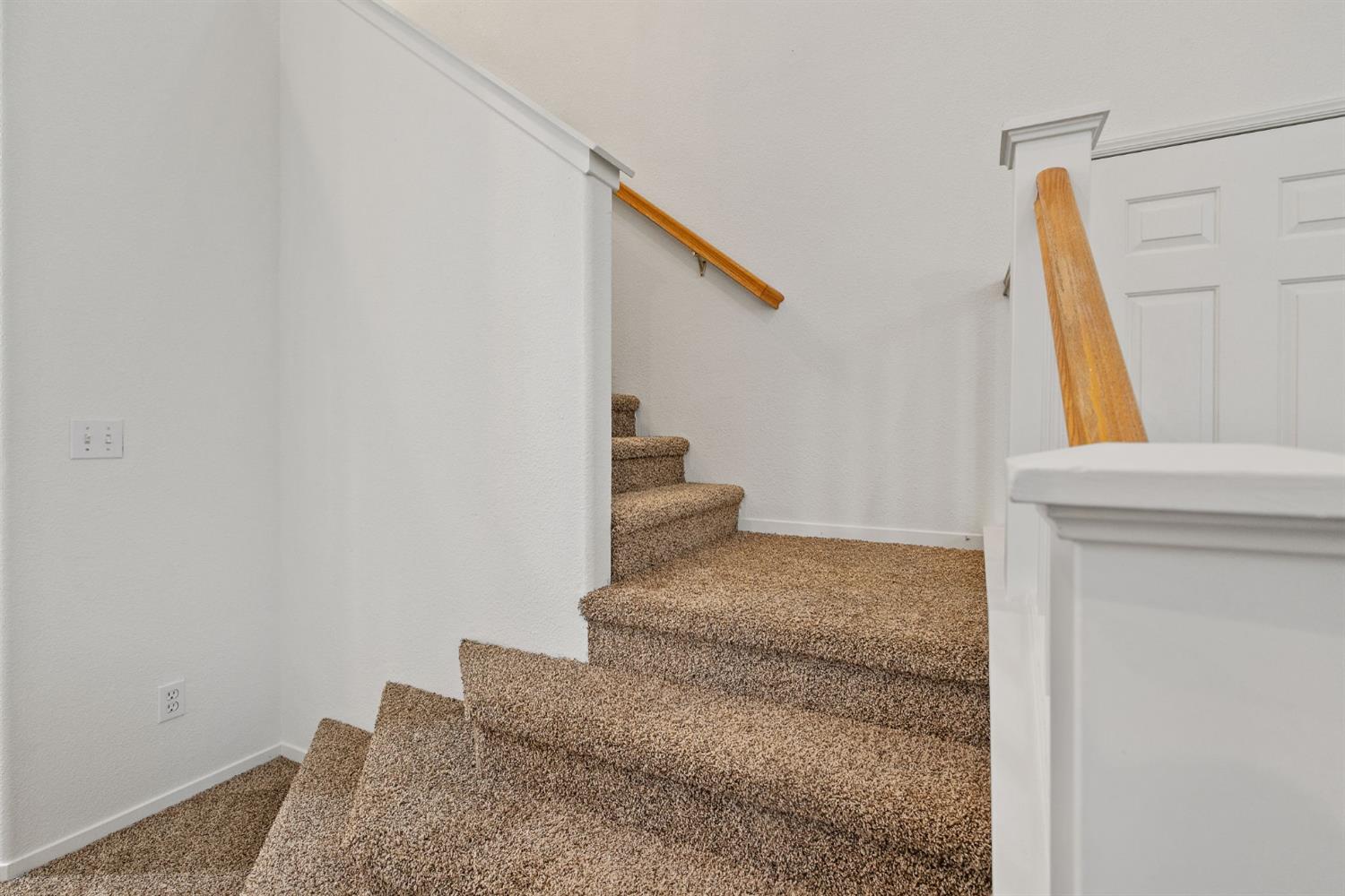 3232 N Zion Cir, Hanford, CA 93230