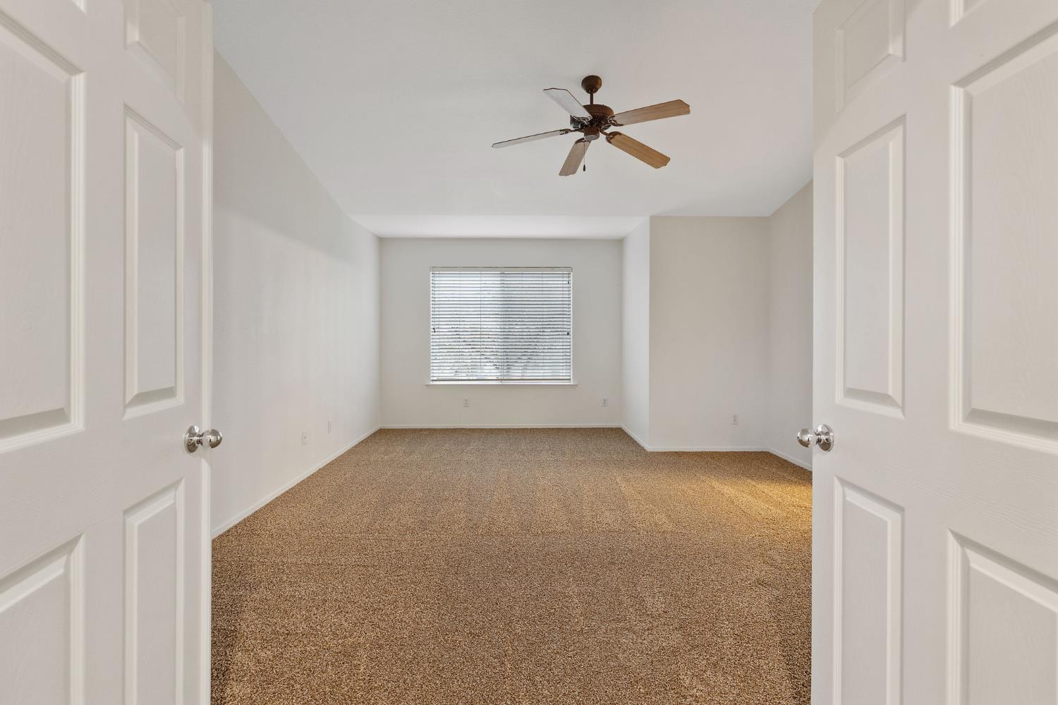 3232 N Zion Cir, Hanford, CA 93230