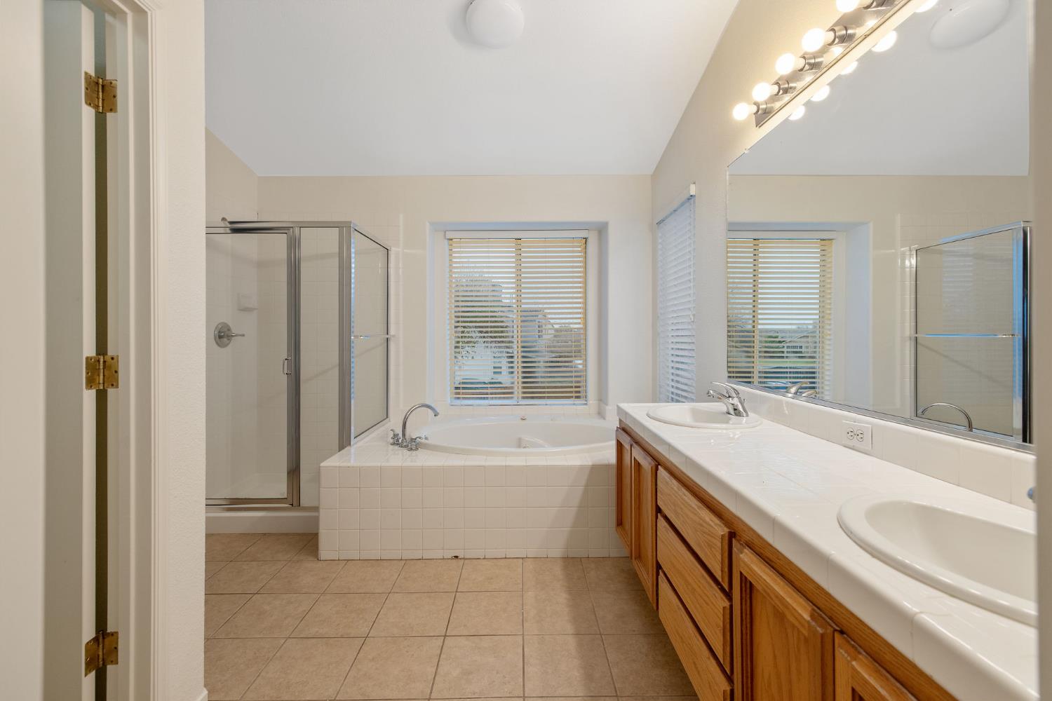 3232 N Zion Cir, Hanford, CA 93230