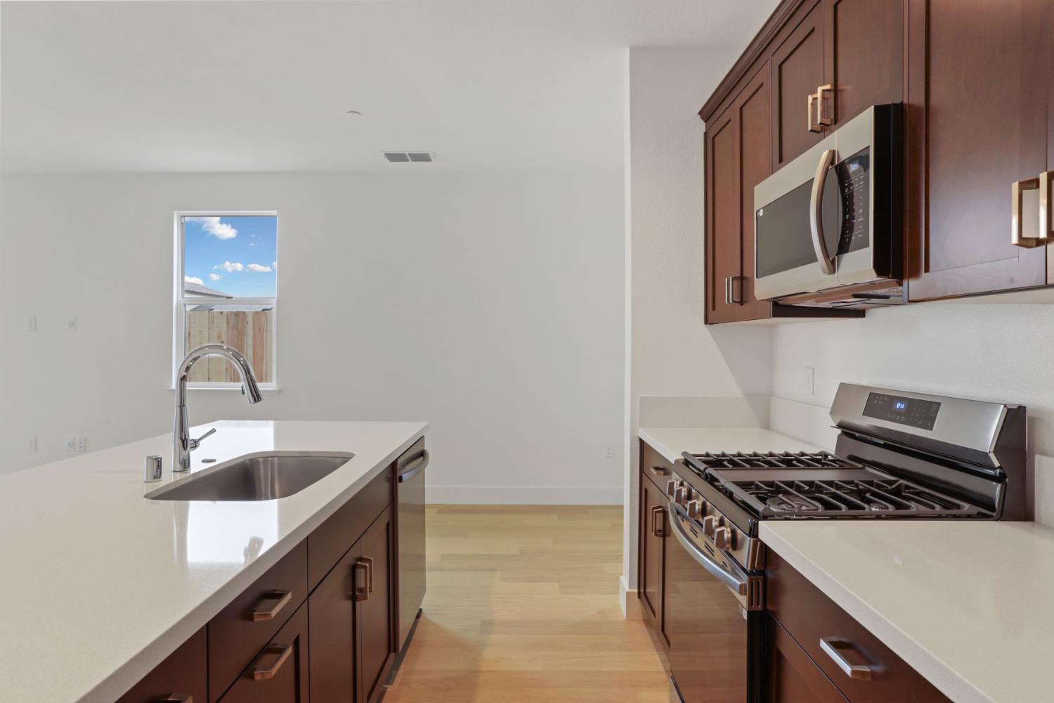 2171 Silk Ave, Manteca, CA 95337