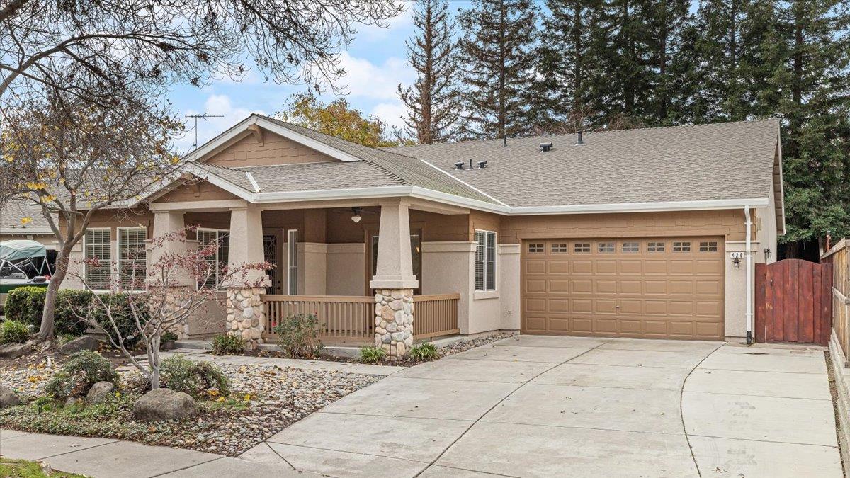 426 Treecrest Cir, Oakdale, CA 95361