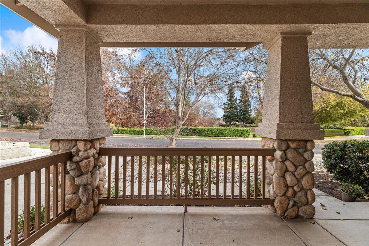 426 Treecrest Cir, Oakdale, CA 95361