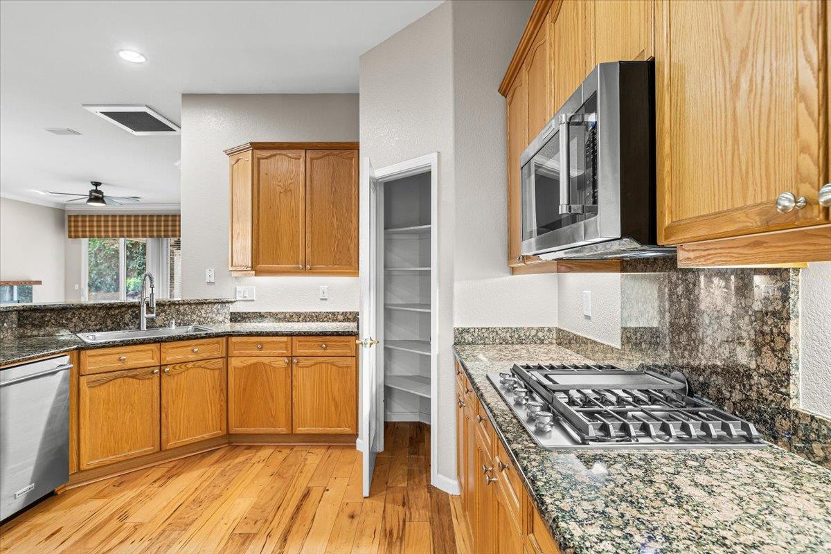 426 Treecrest Cir, Oakdale, CA 95361