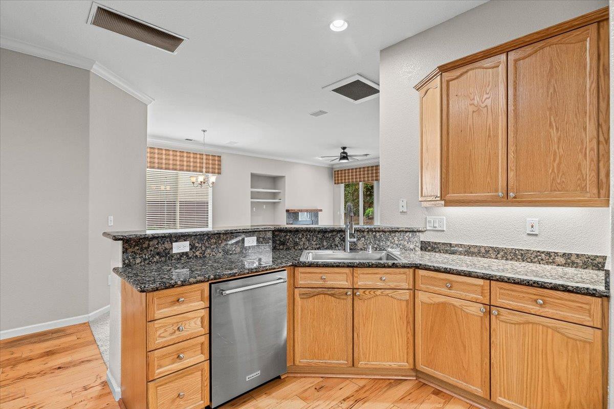 426 Treecrest Cir, Oakdale, CA 95361