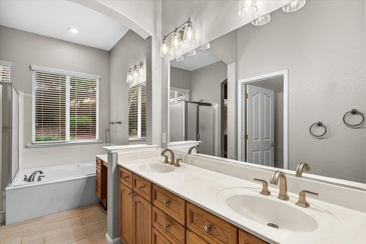 426 Treecrest Cir, Oakdale, CA 95361