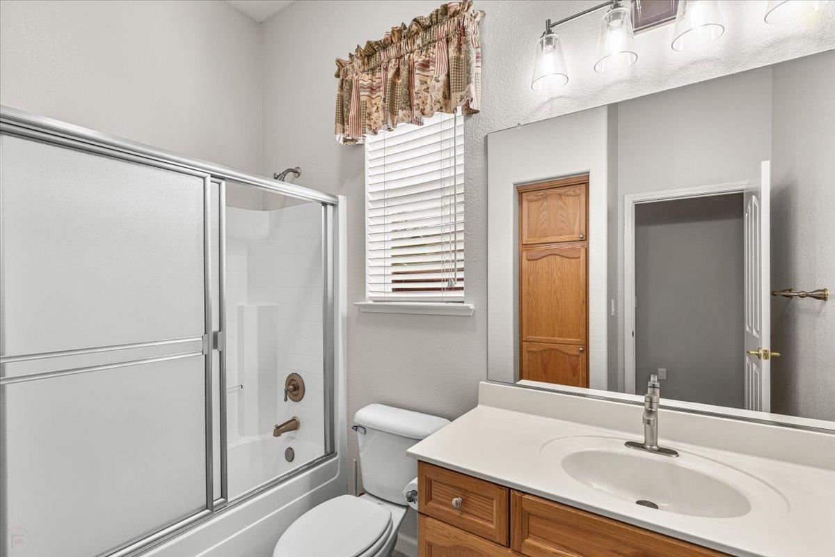 426 Treecrest Cir, Oakdale, CA 95361