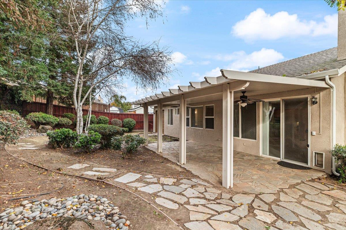 426 Treecrest Cir, Oakdale, CA 95361