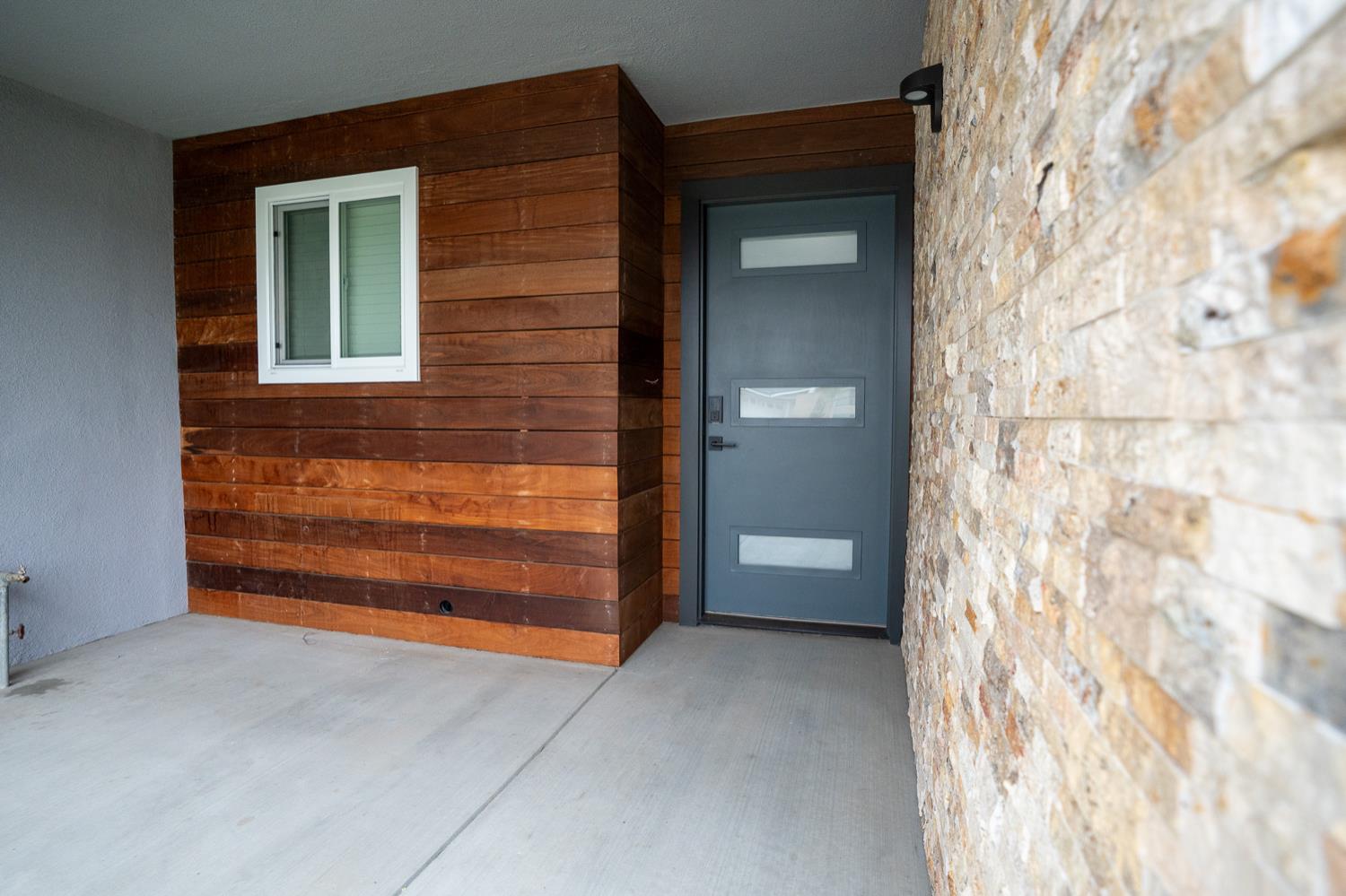 1922 N Adams St, Tulare, CA 93274