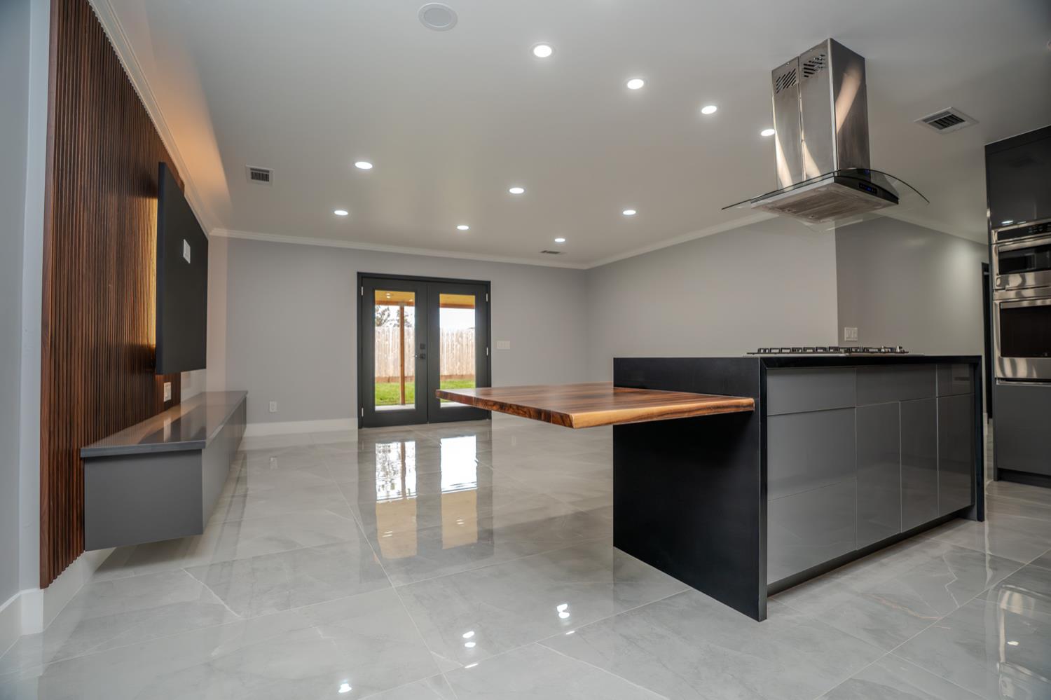 1922 N Adams St, Tulare, CA 93274