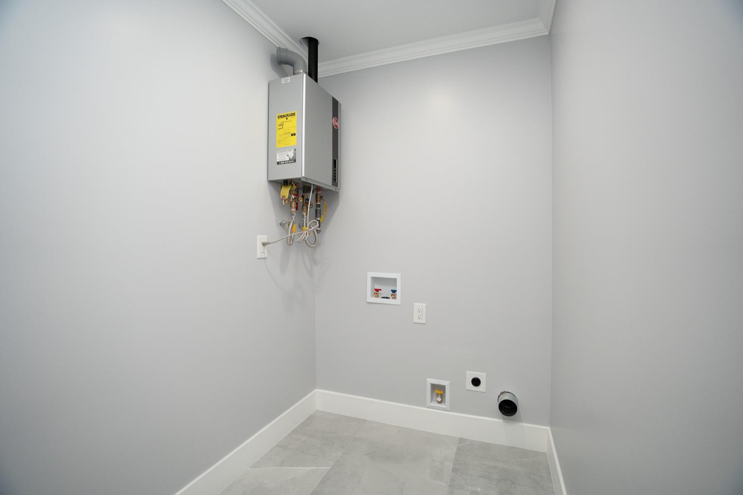 1922 N Adams St, Tulare, CA 93274