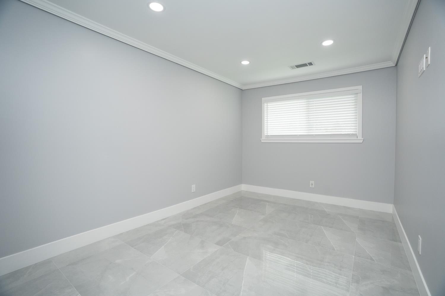 1922 N Adams St, Tulare, CA 93274