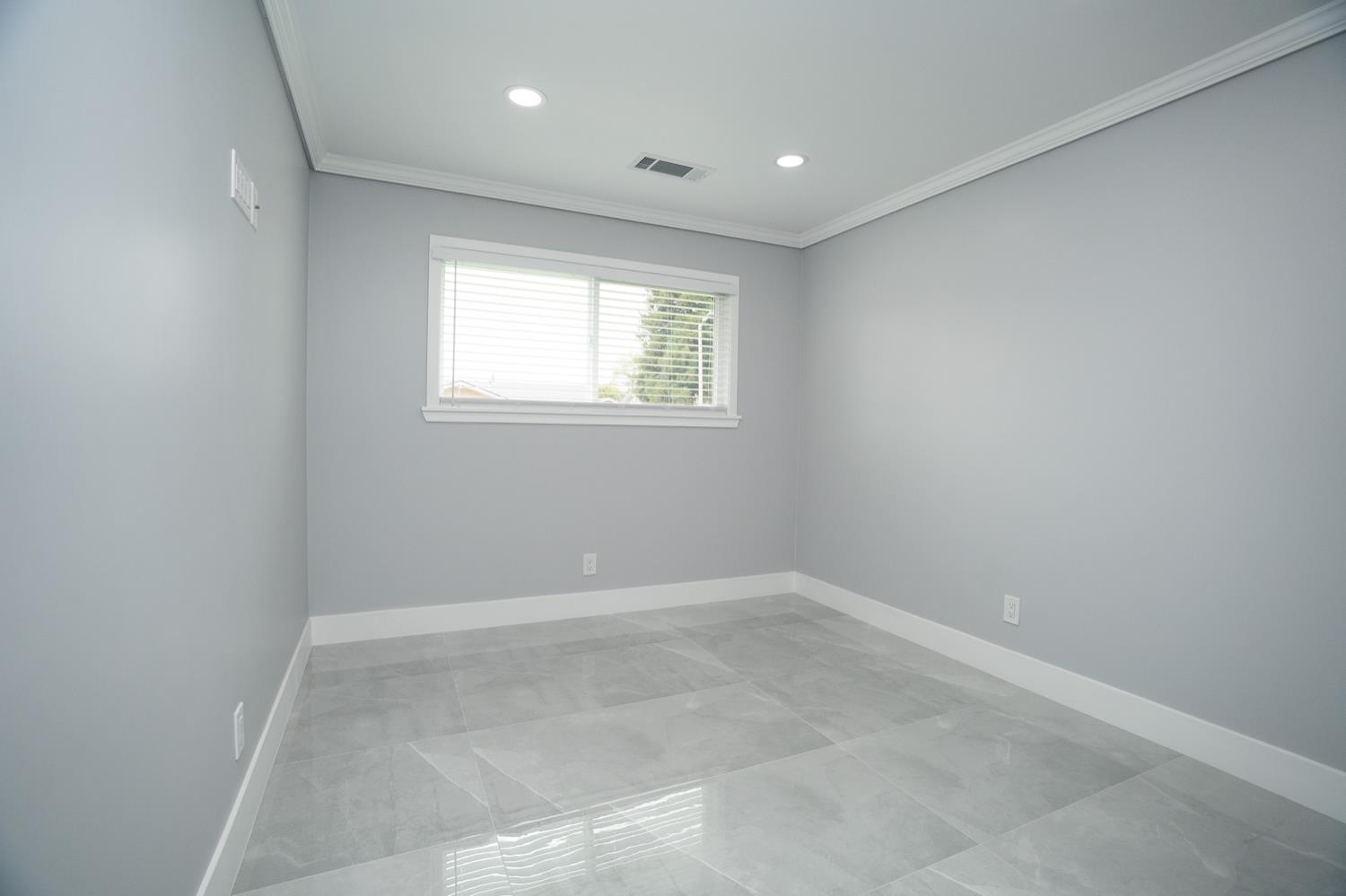 1922 N Adams St, Tulare, CA 93274