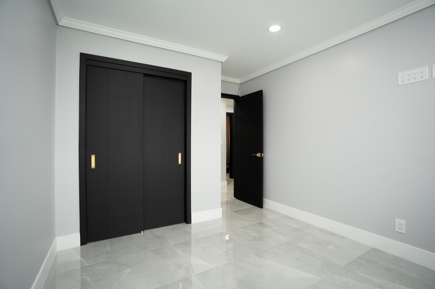 1922 N Adams St, Tulare, CA 93274