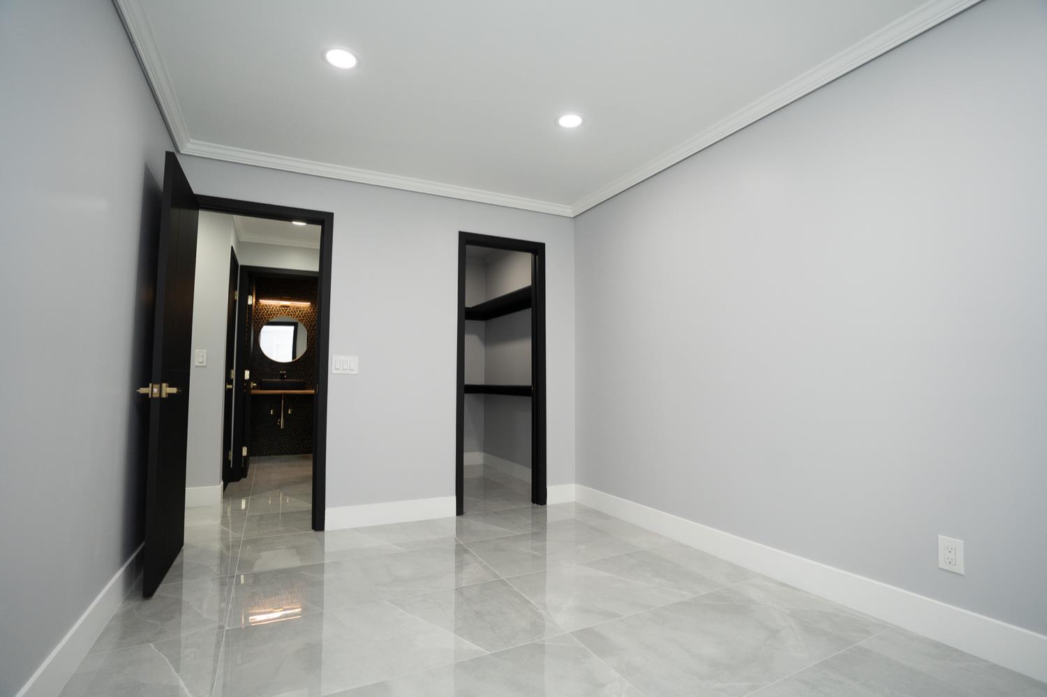 1922 N Adams St, Tulare, CA 93274