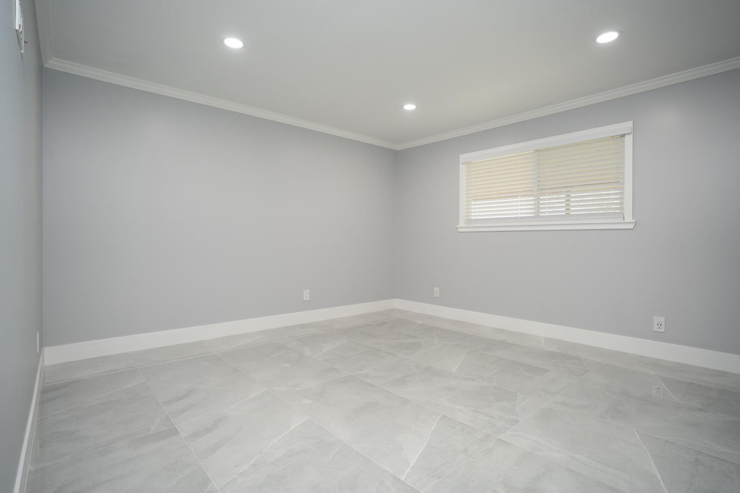 1922 N Adams St, Tulare, CA 93274