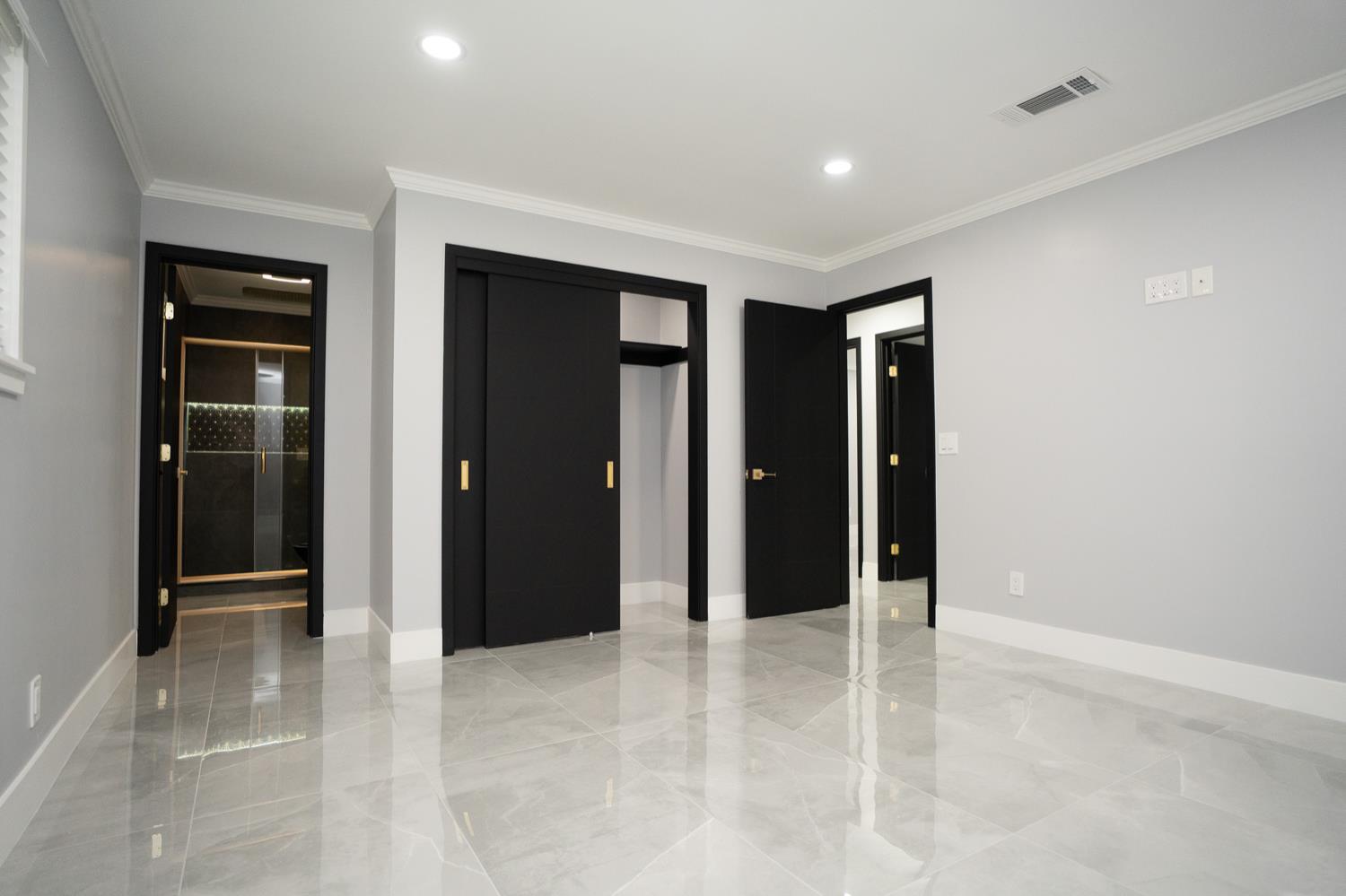 1922 N Adams St, Tulare, CA 93274