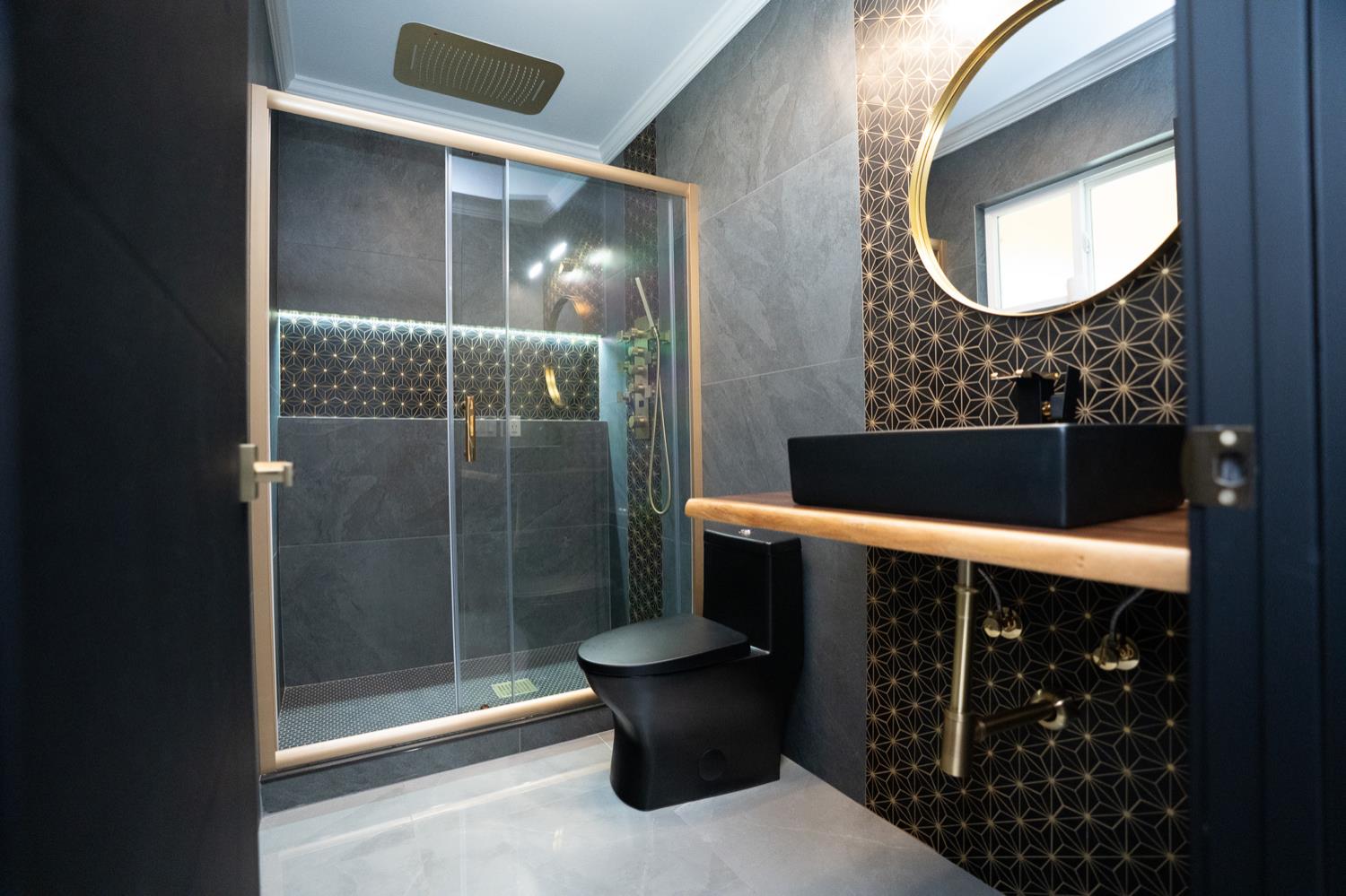 1922 N Adams St, Tulare, CA 93274