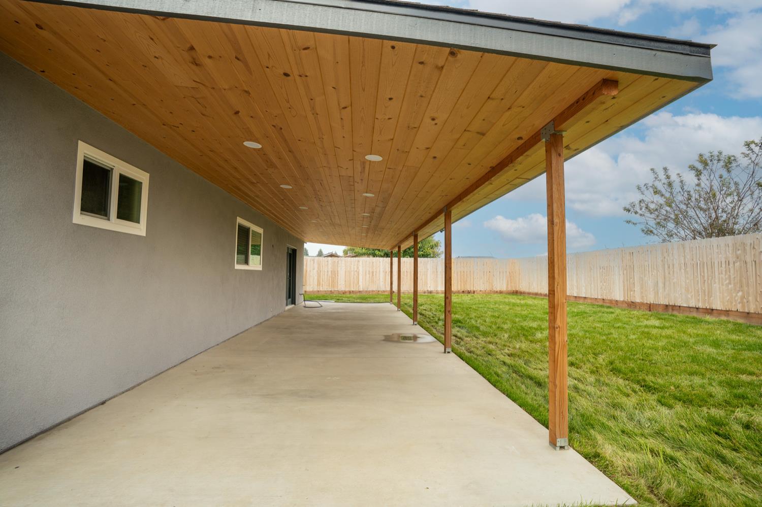 1922 N Adams St, Tulare, CA 93274