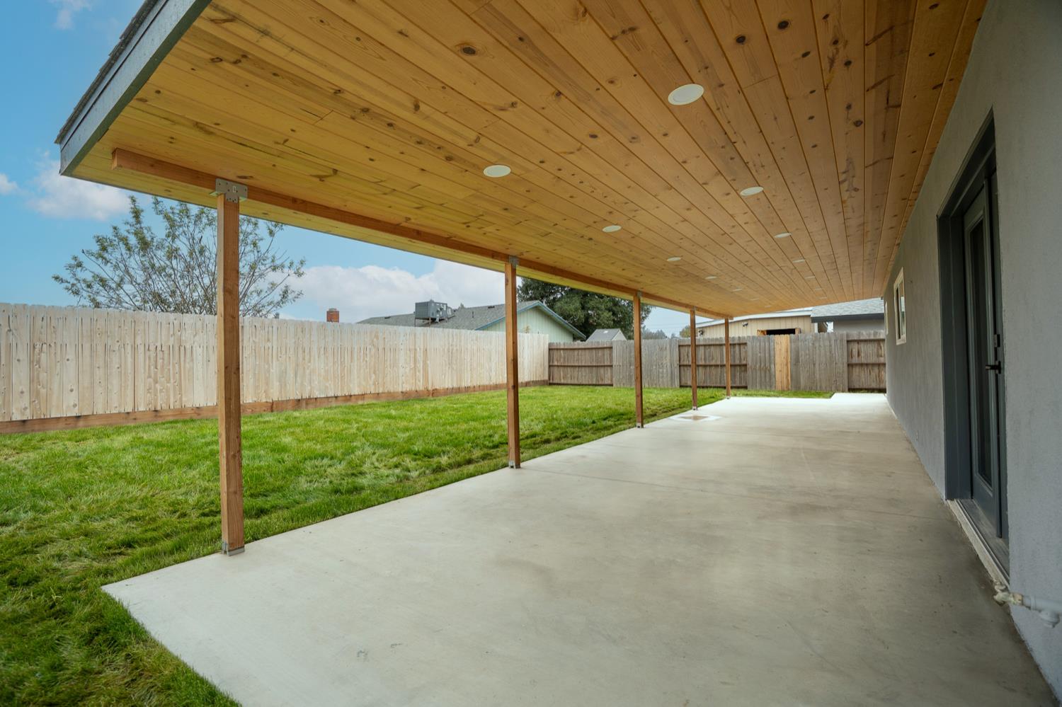 1922 N Adams St, Tulare, CA 93274