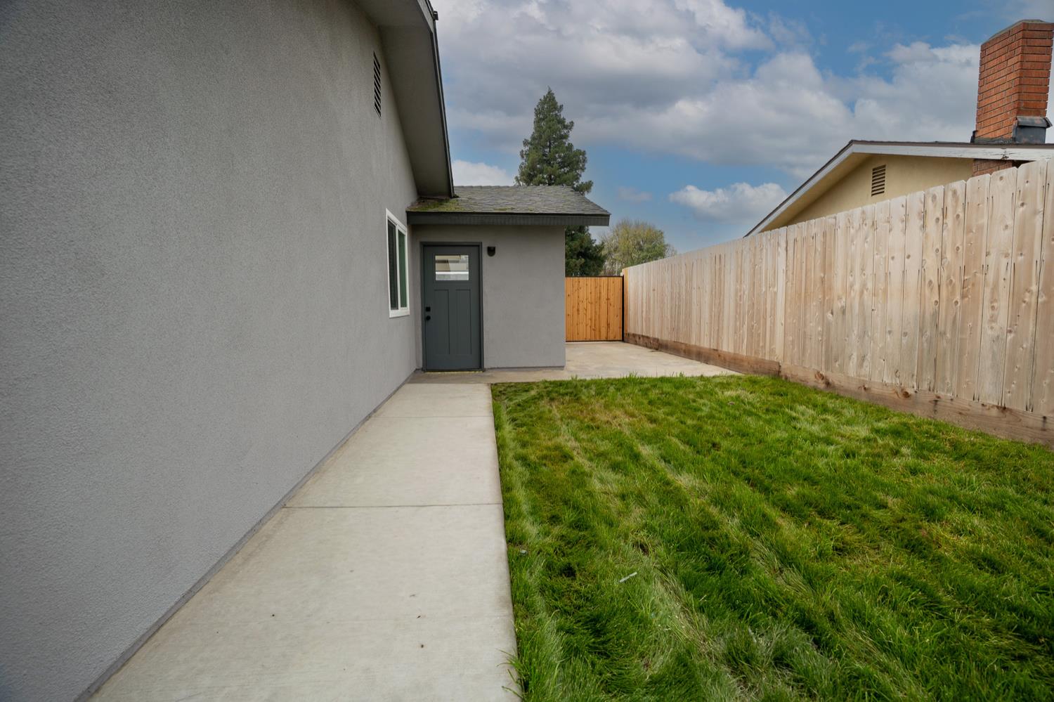 1922 N Adams St, Tulare, CA 93274