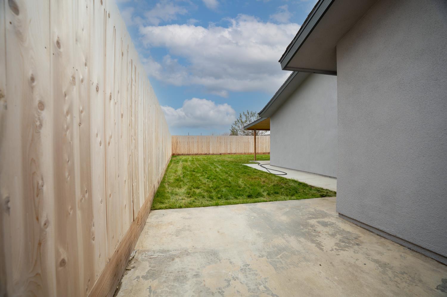 1922 N Adams St, Tulare, CA 93274