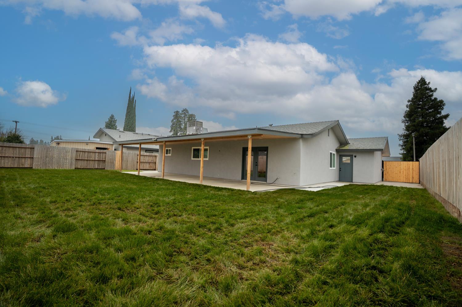 1922 N Adams St, Tulare, CA 93274