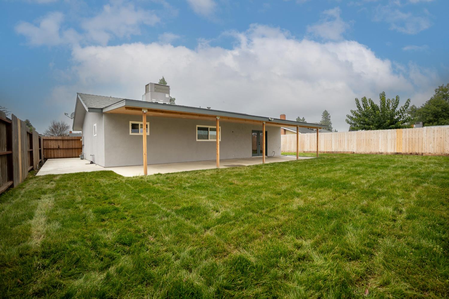 1922 N Adams St, Tulare, CA 93274