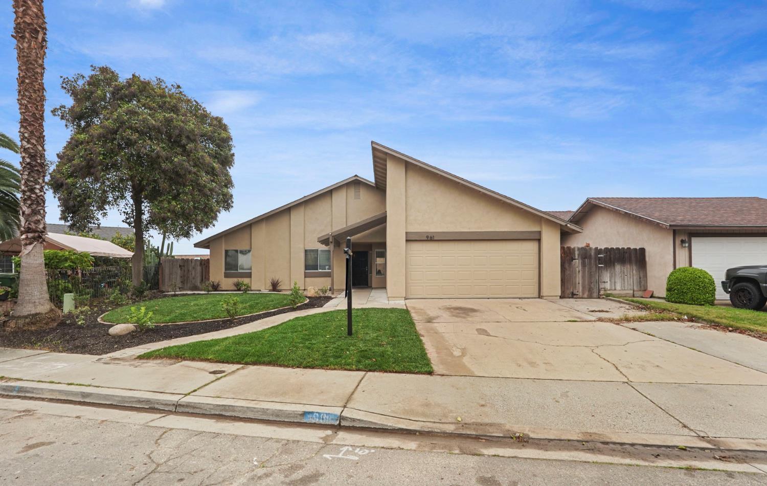 961 Countryside Dr, Turlock, CA 95380