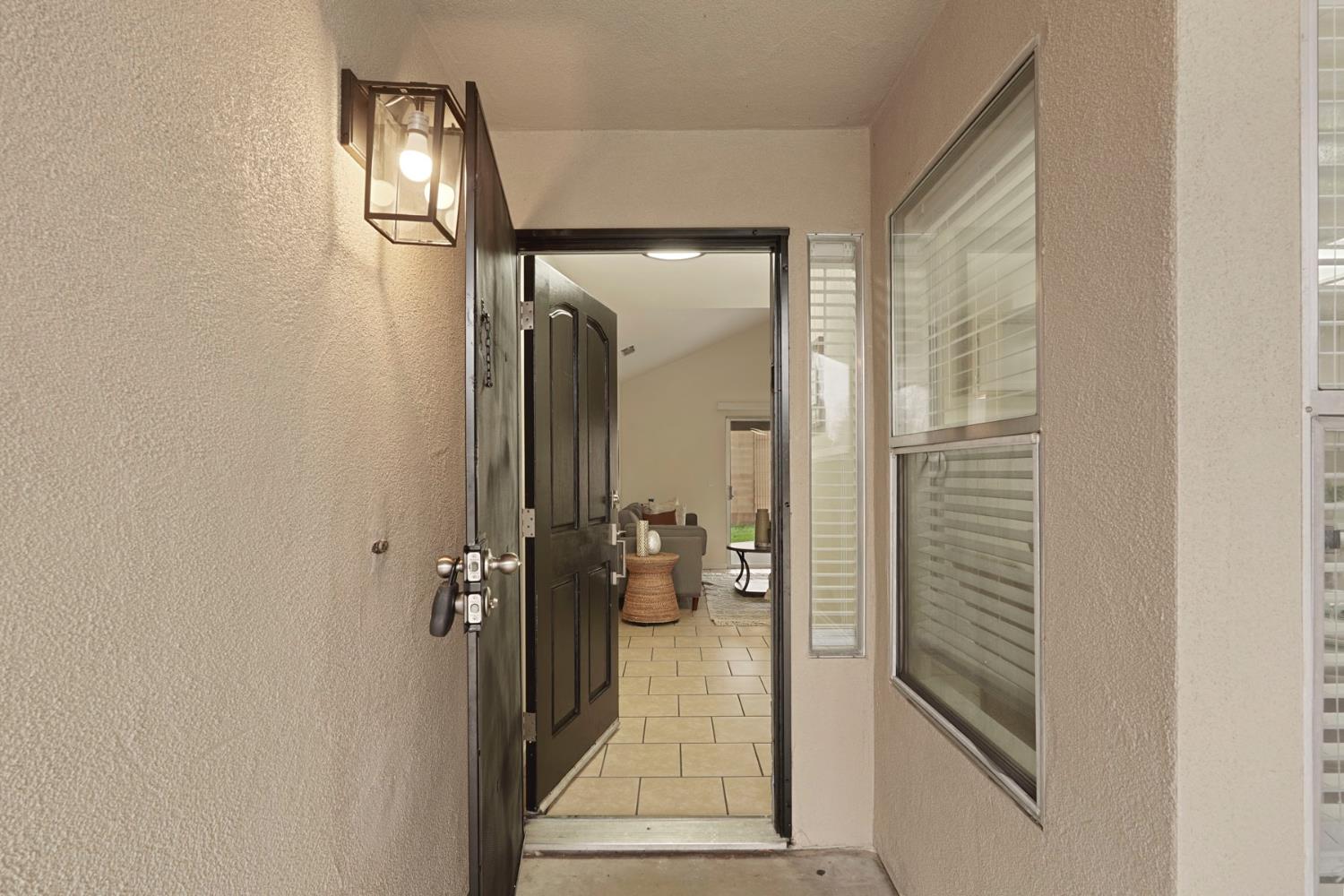 961 Countryside Dr, Turlock, CA 95380