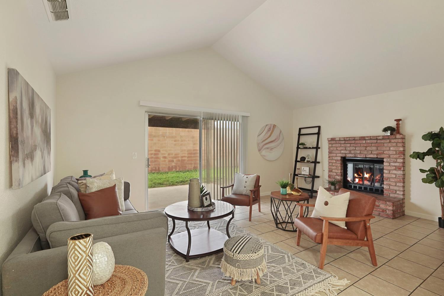 961 Countryside Dr, Turlock, CA 95380