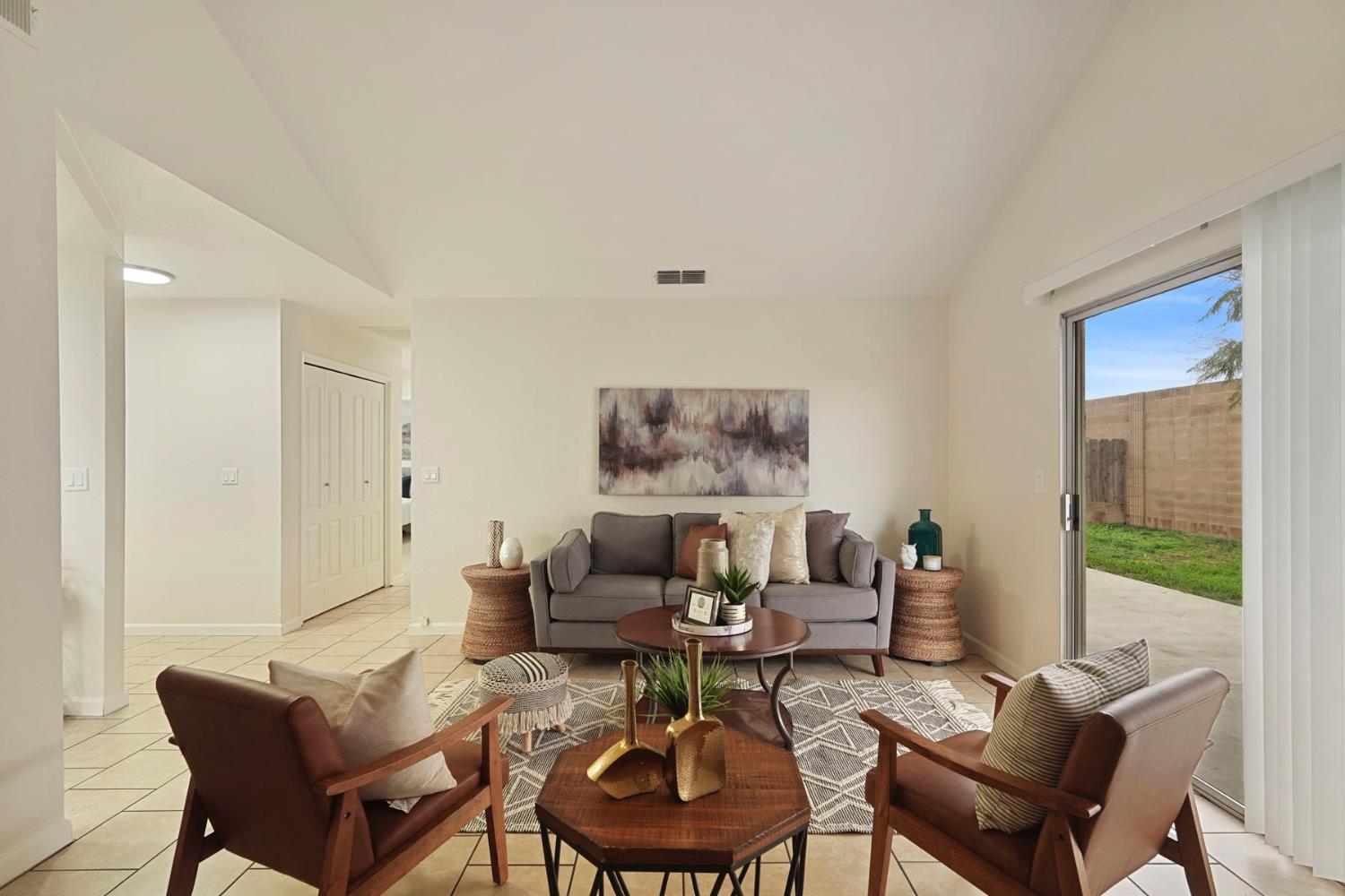 961 Countryside Dr, Turlock, CA 95380