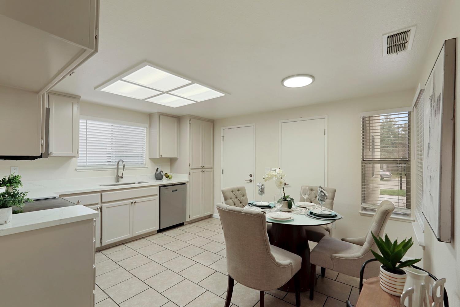 961 Countryside Dr, Turlock, CA 95380