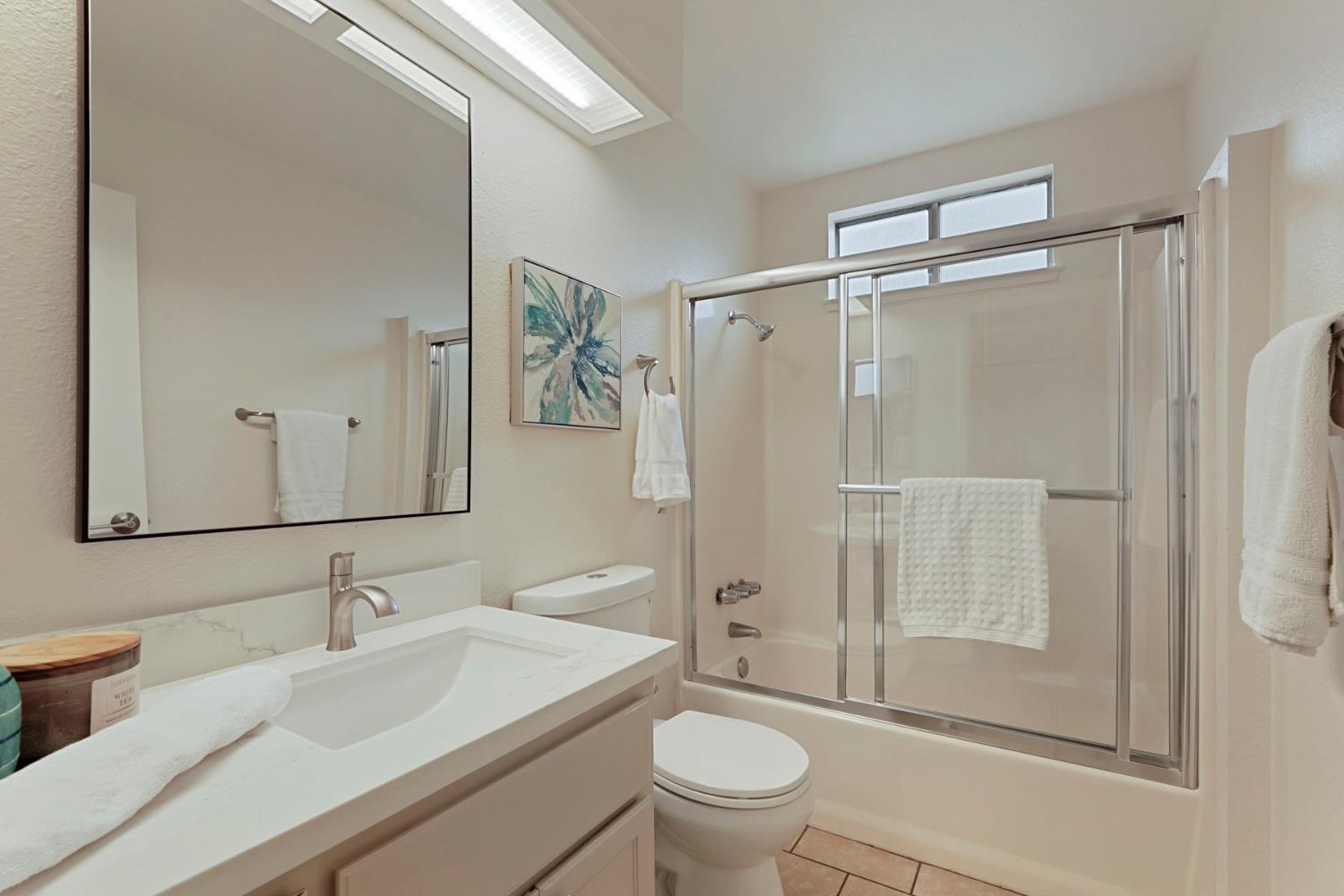 961 Countryside Dr, Turlock, CA 95380