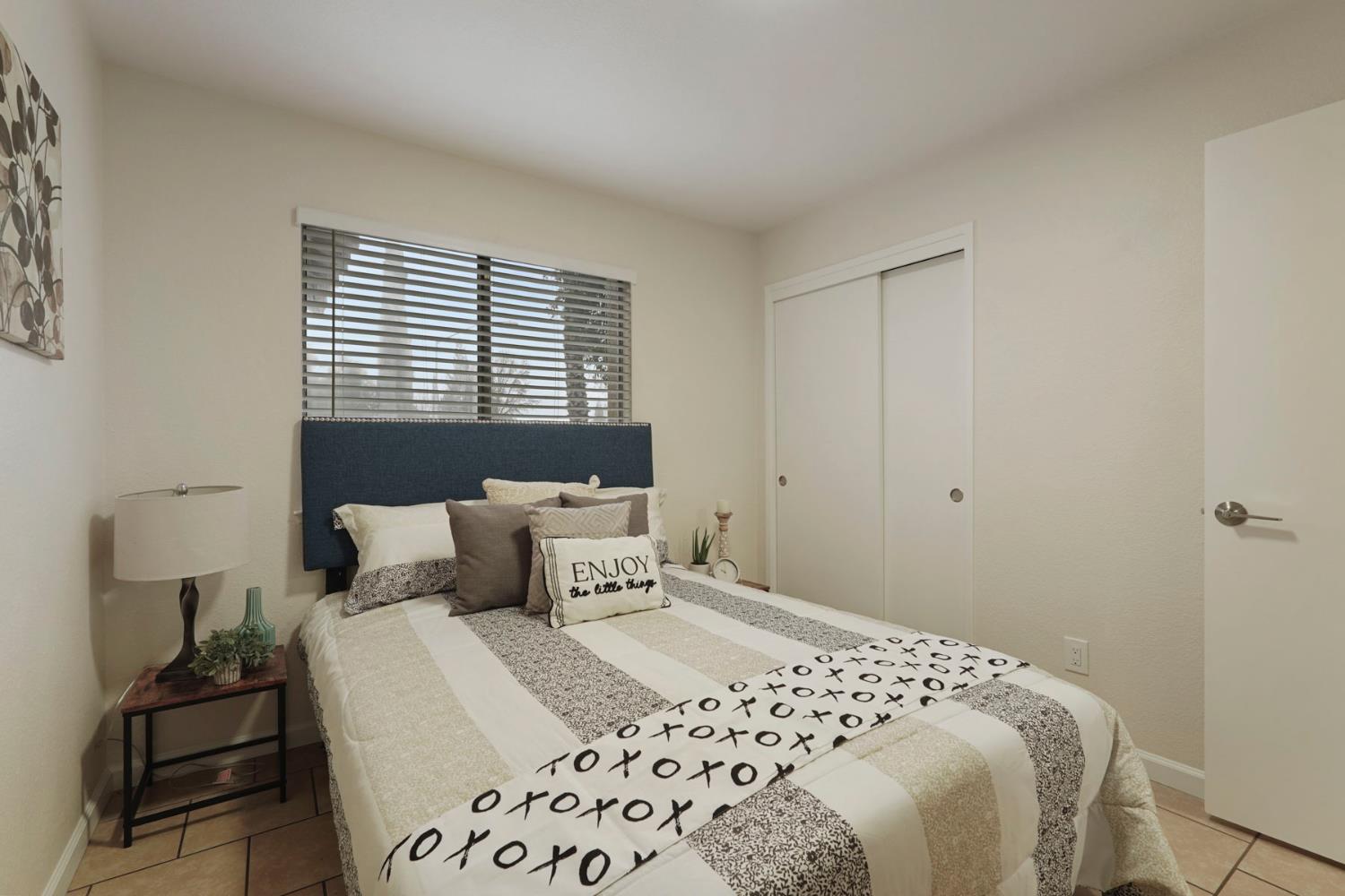 961 Countryside Dr, Turlock, CA 95380