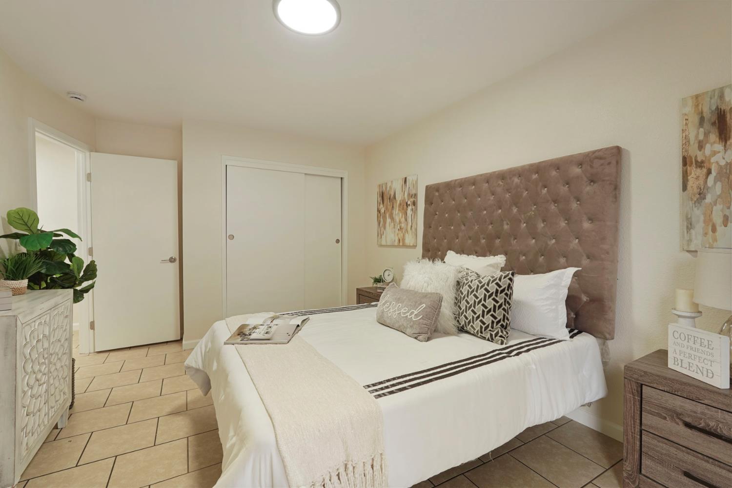 961 Countryside Dr, Turlock, CA 95380