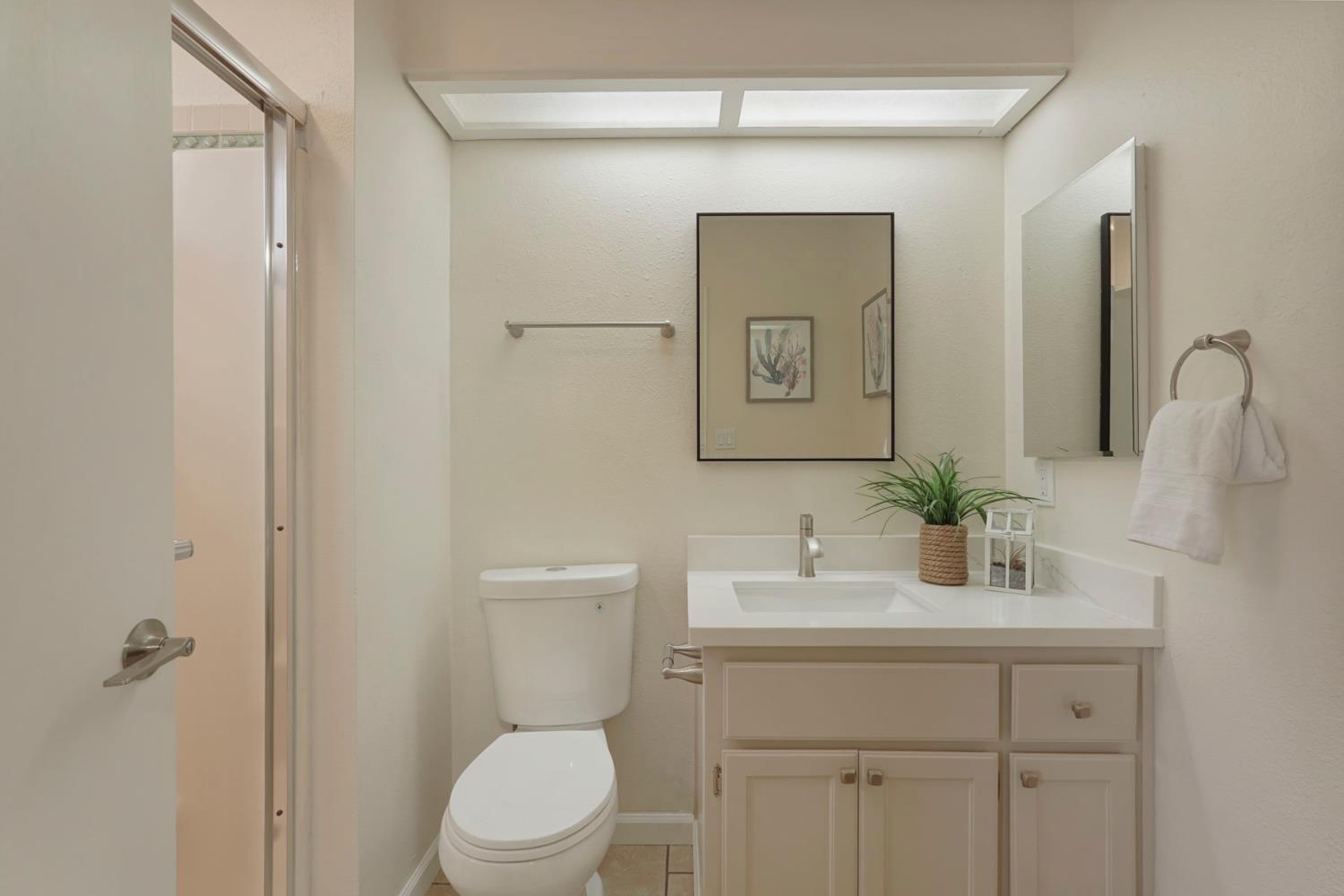 961 Countryside Dr, Turlock, CA 95380