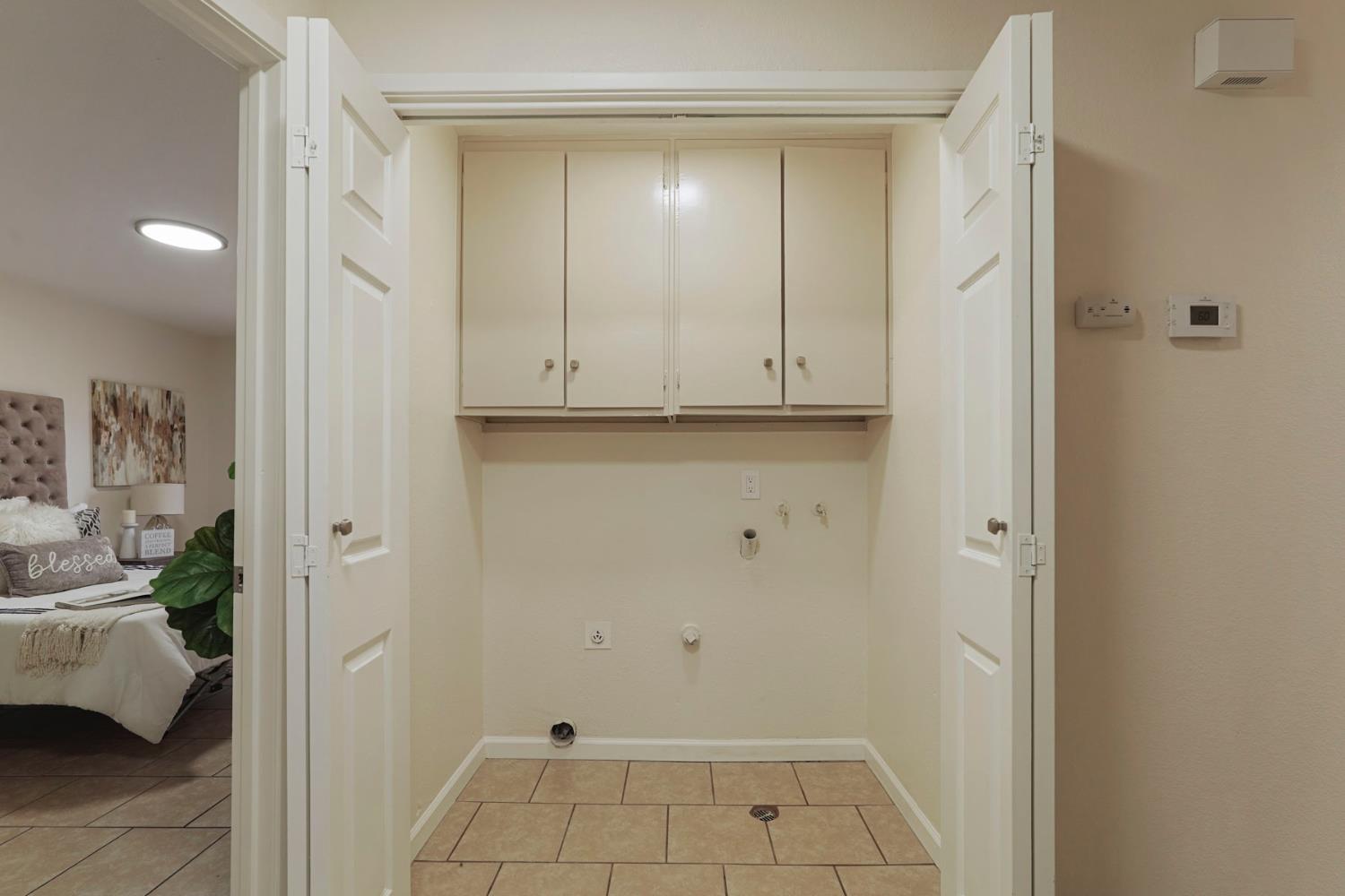 961 Countryside Dr, Turlock, CA 95380