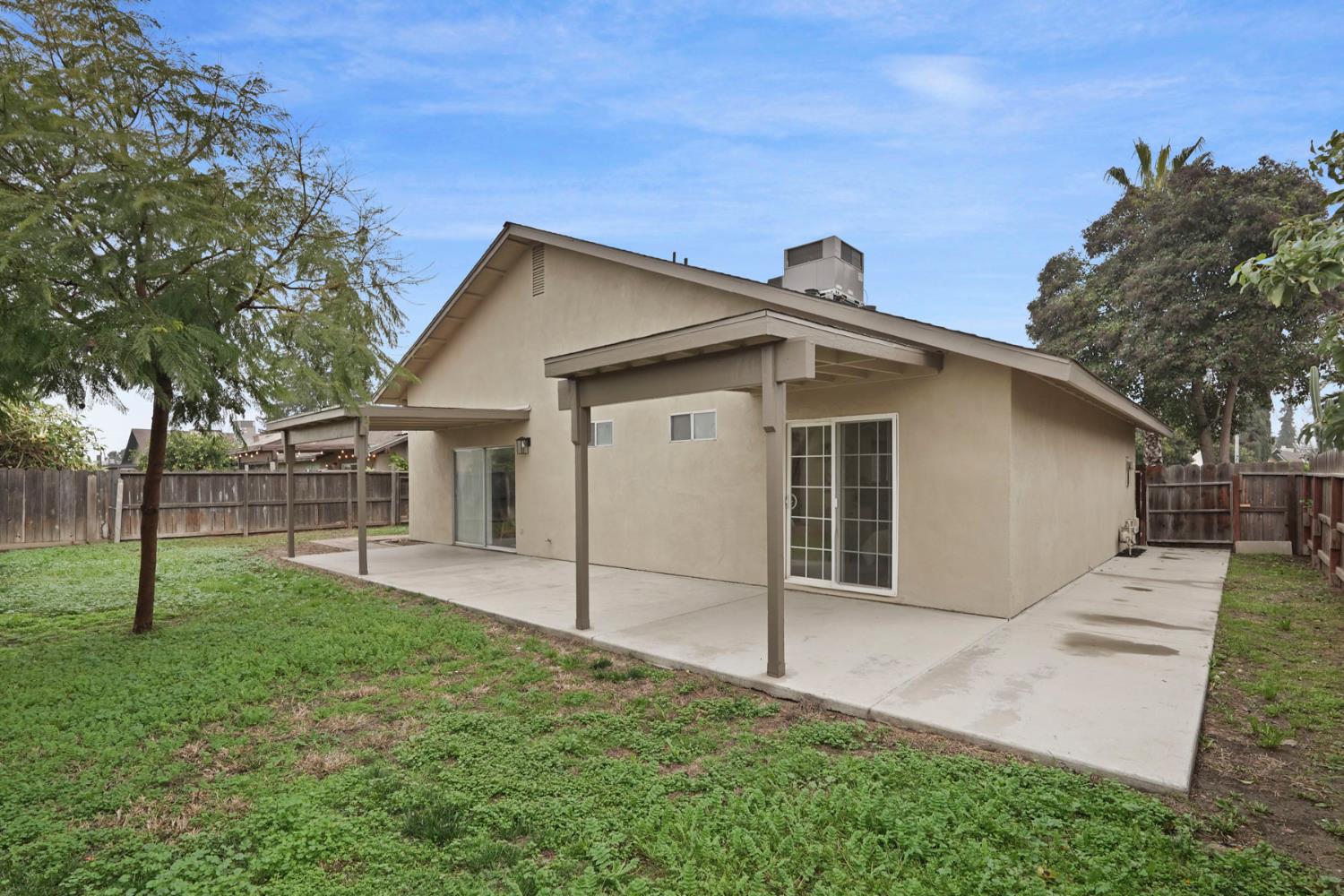 961 Countryside Dr, Turlock, CA 95380