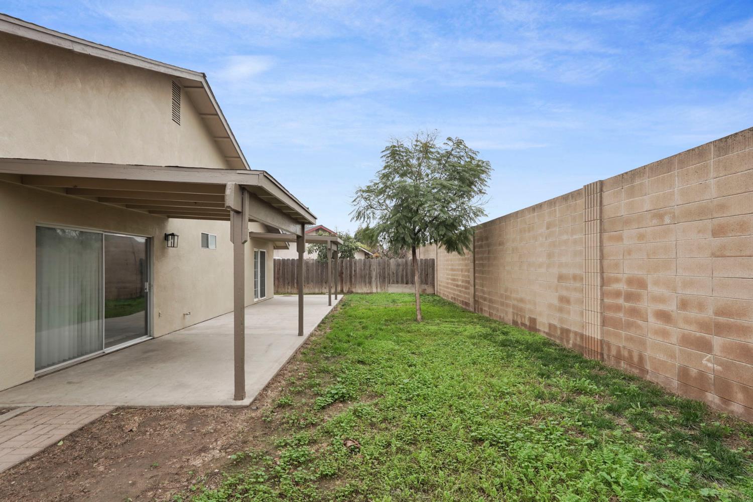 961 Countryside Dr, Turlock, CA 95380