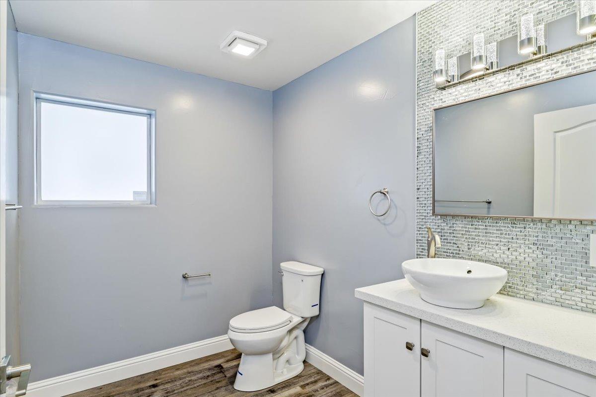 1046 Shoreline Dr, Copperopolis, CA 95228