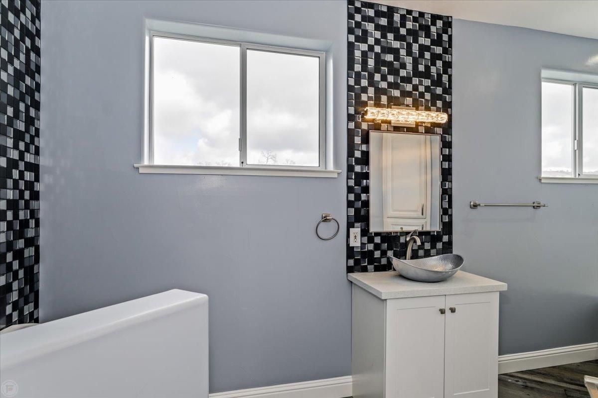 1046 Shoreline Dr, Copperopolis, CA 95228