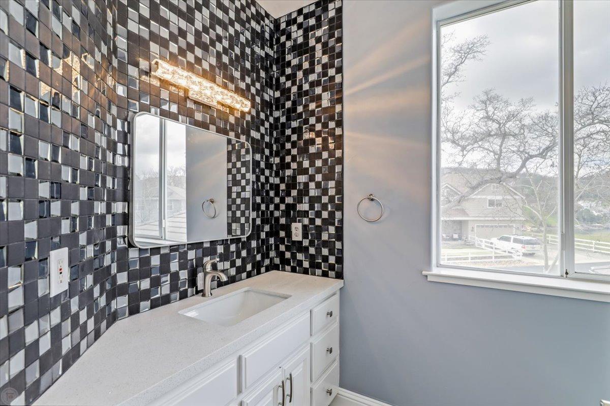 1046 Shoreline Dr, Copperopolis, CA 95228