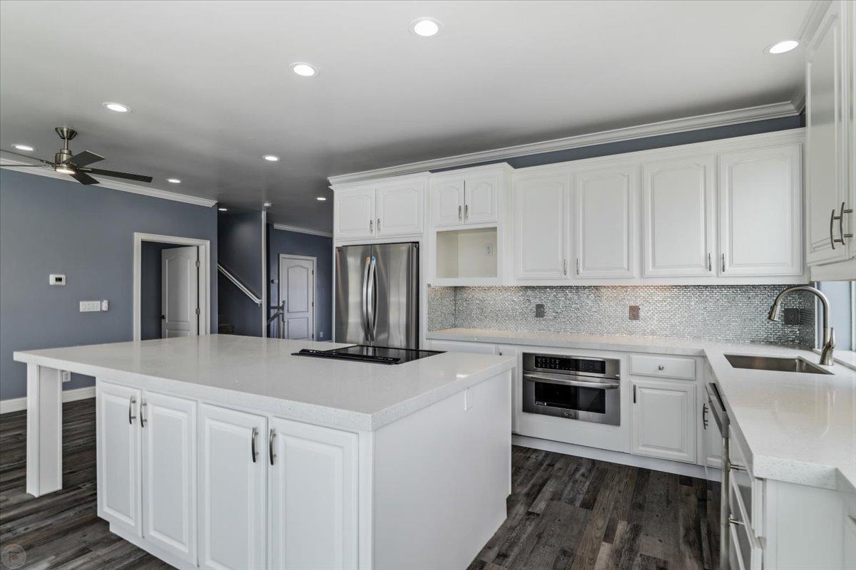 1046 Shoreline Dr, Copperopolis, CA 95228